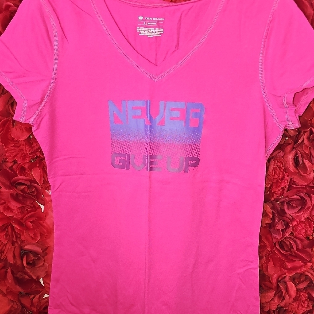 Tek Gear Women's Pink Fitted Never Give Up Short Sleeve Tee Size Small Like New